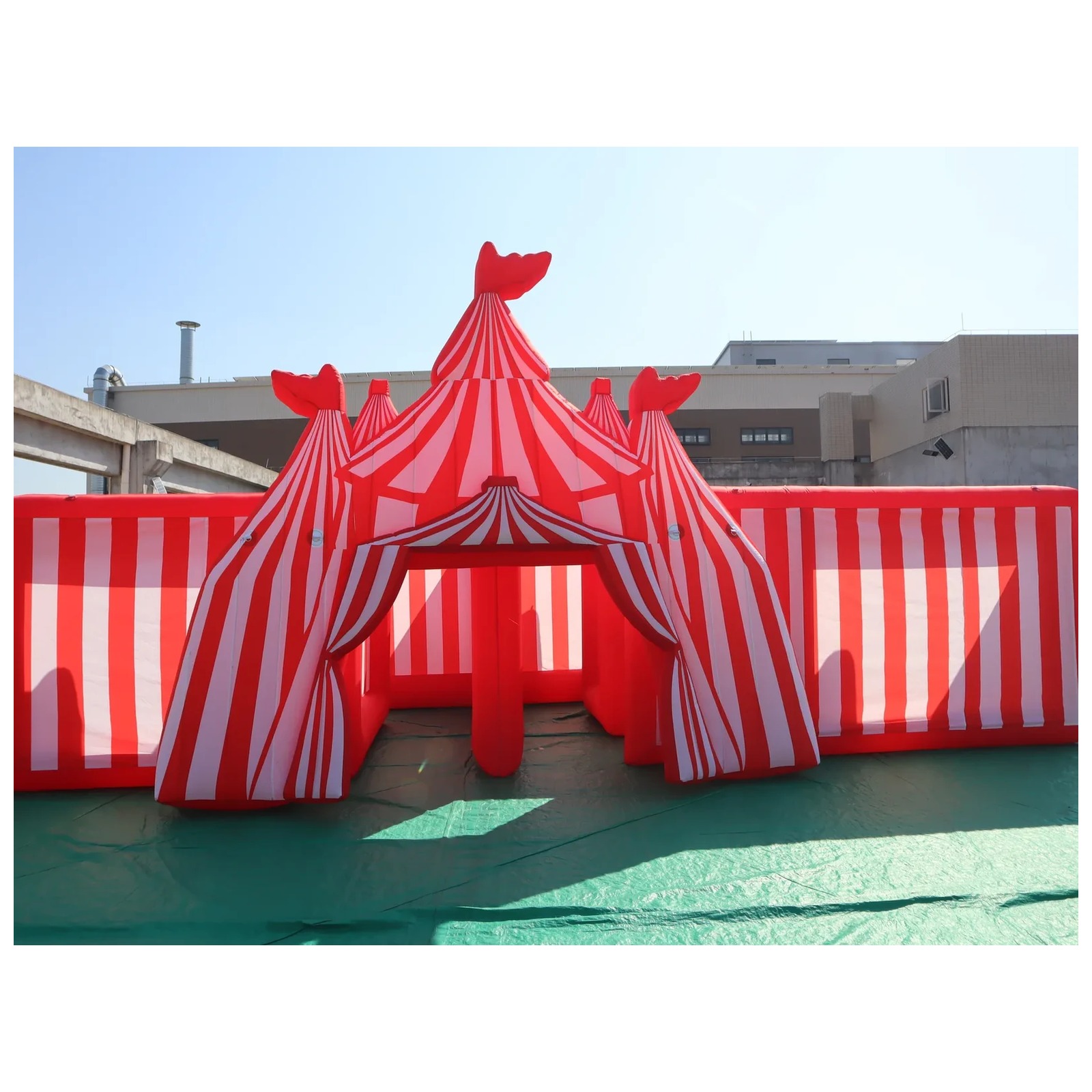 Большой красно-белый надувной  – обзор и цена Kids Outdoor Venues