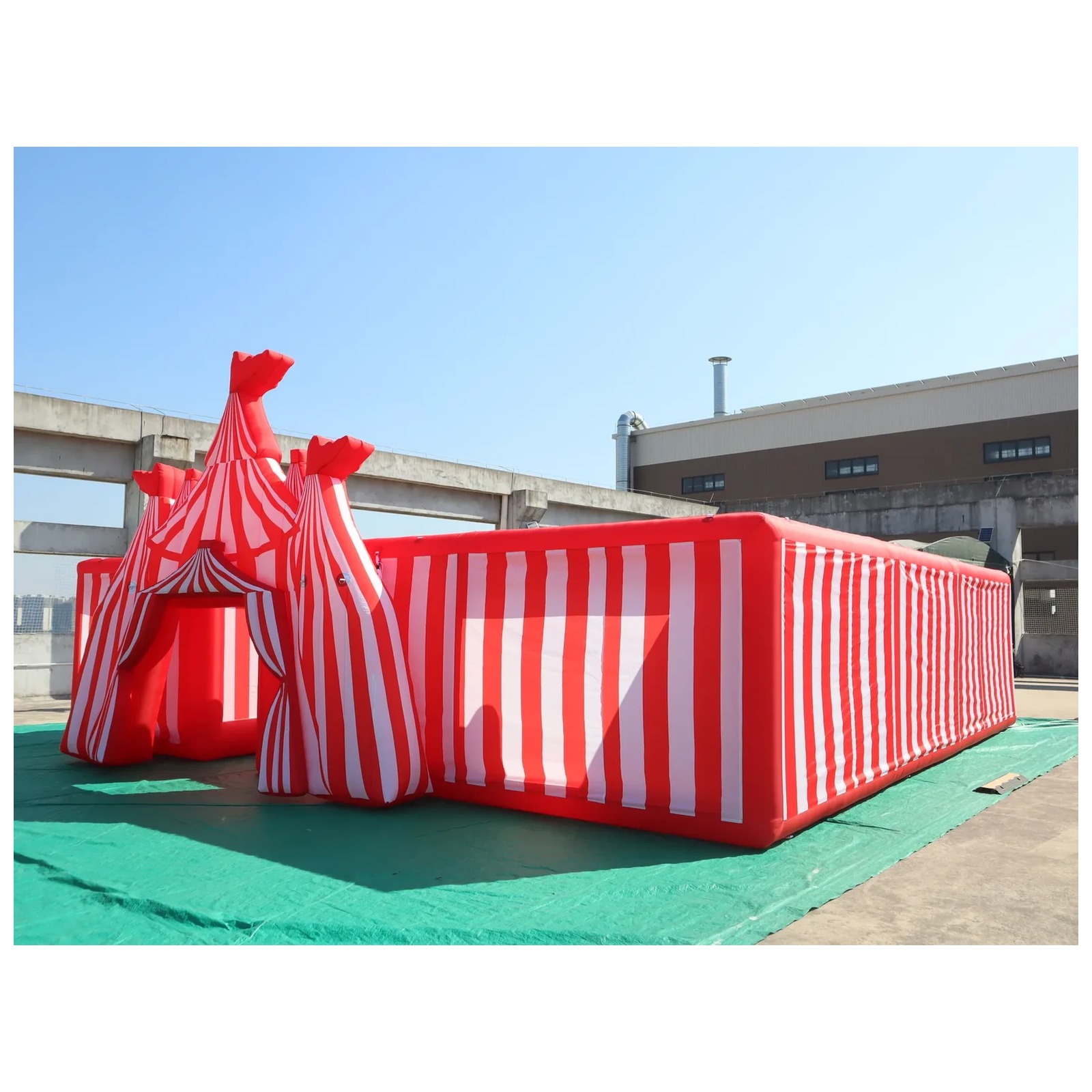 Большой красно-белый надувной  – обзор и цена Kids Outdoor Venues
